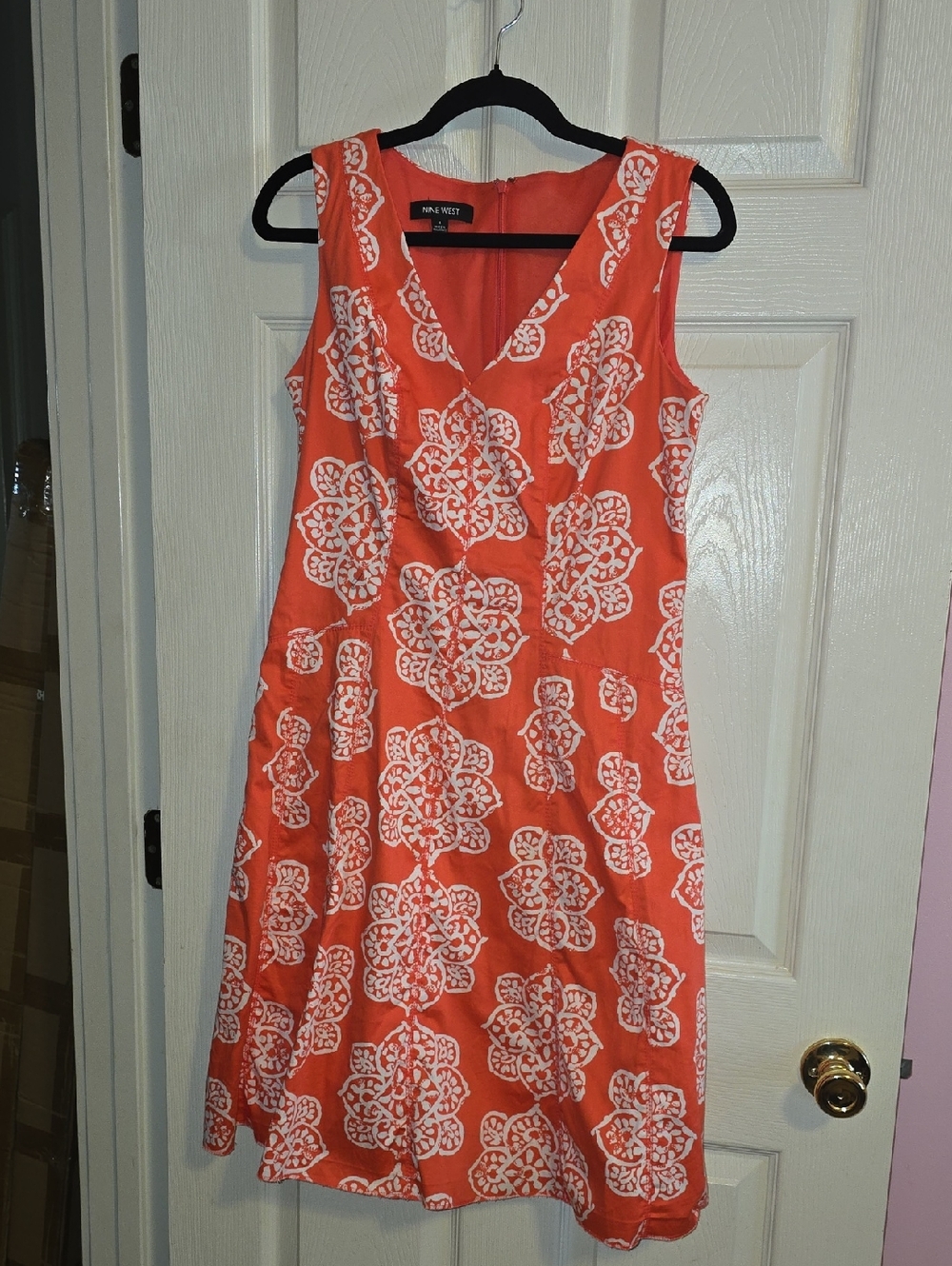 Nine West Coral Sleeveless V-Neck Midi‎ Dress with White Medallion Print